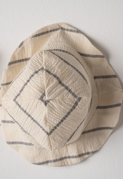 Σετ βερμούδα με καπέλο - ΕΚΡΟΥ 12M