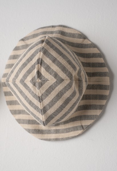 Σετ βερμούδα με καπέλο - ΕΚΡΟΥ 12M